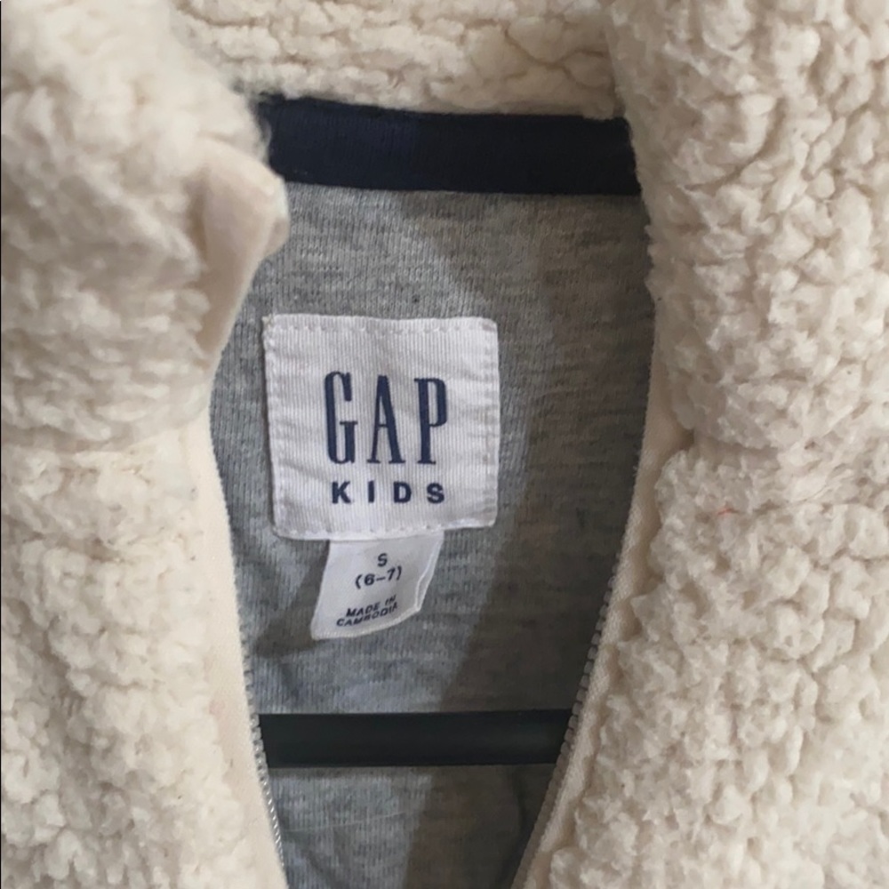 Gap - Picture 4 of 5